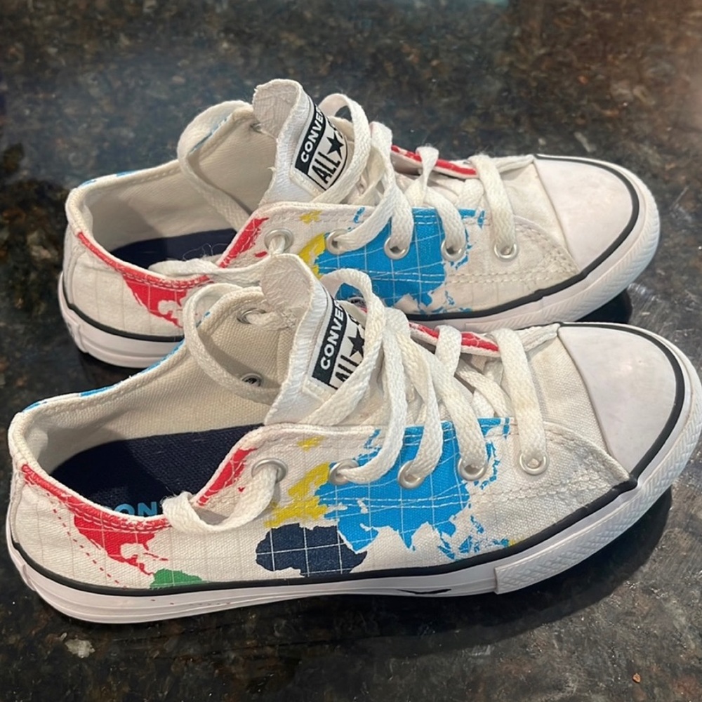 CONVERSE KIDS CHUCK TAYLOR ALL STAR MAP GLOBE SNEAKER size 2
